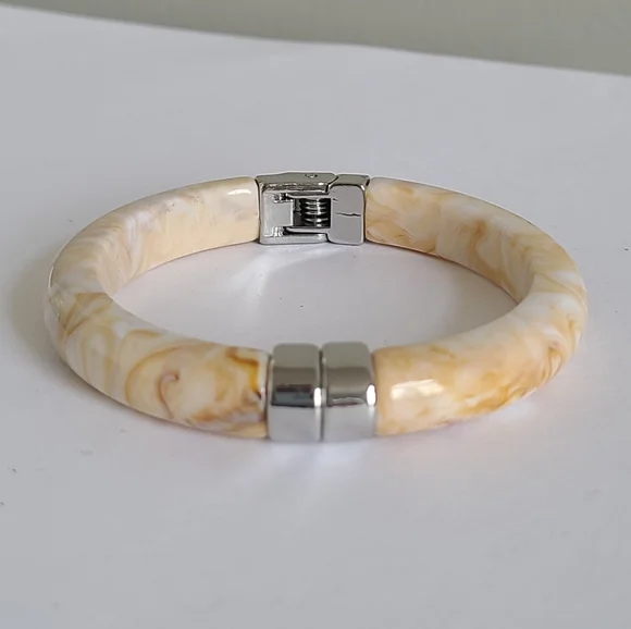 Vintage Boho Cream Chunky Resin Acrylic Hinged Silver Tone Bangle Bracelet - Picture 6 of 13